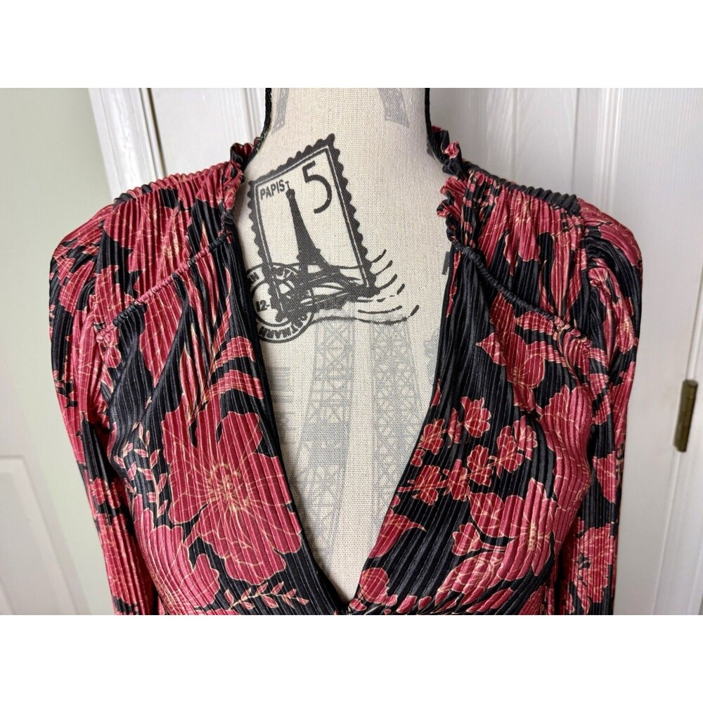 NEW Lush Black Red Floral Pleated Blouse Surplice Neck Ruffled Long Sleeve S - Picture 3 of 10